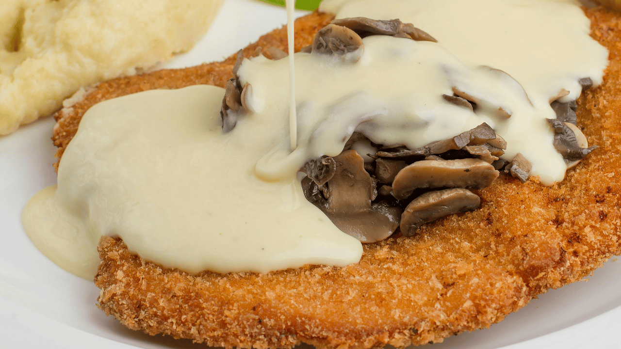 Ricetta Cotoletta alla milanese con crema di Parmigiano e funghi